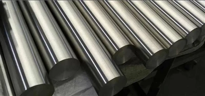 Comparação da resistência-a altas temperaturas das barras redondas GH3030 e G...